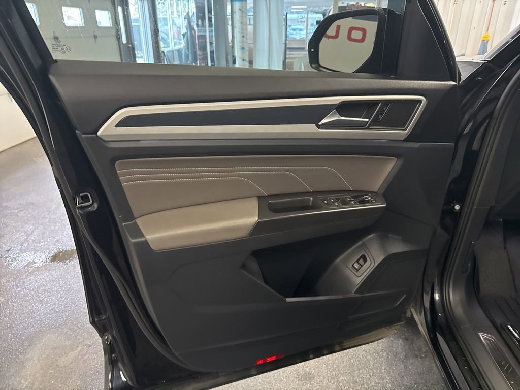 Used 2022 Volkswagen Atlas Cross Sport SEL image 16