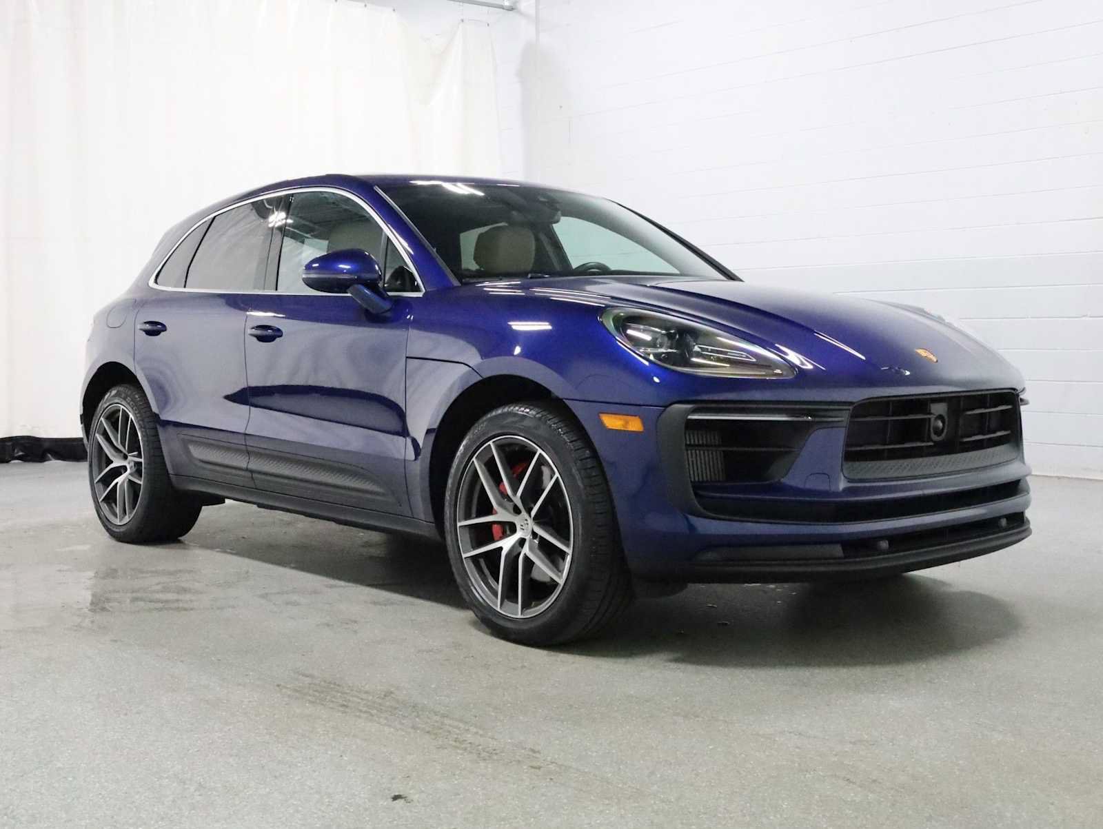 Certified 2023 Porsche Macan S AWD/4WD image 13