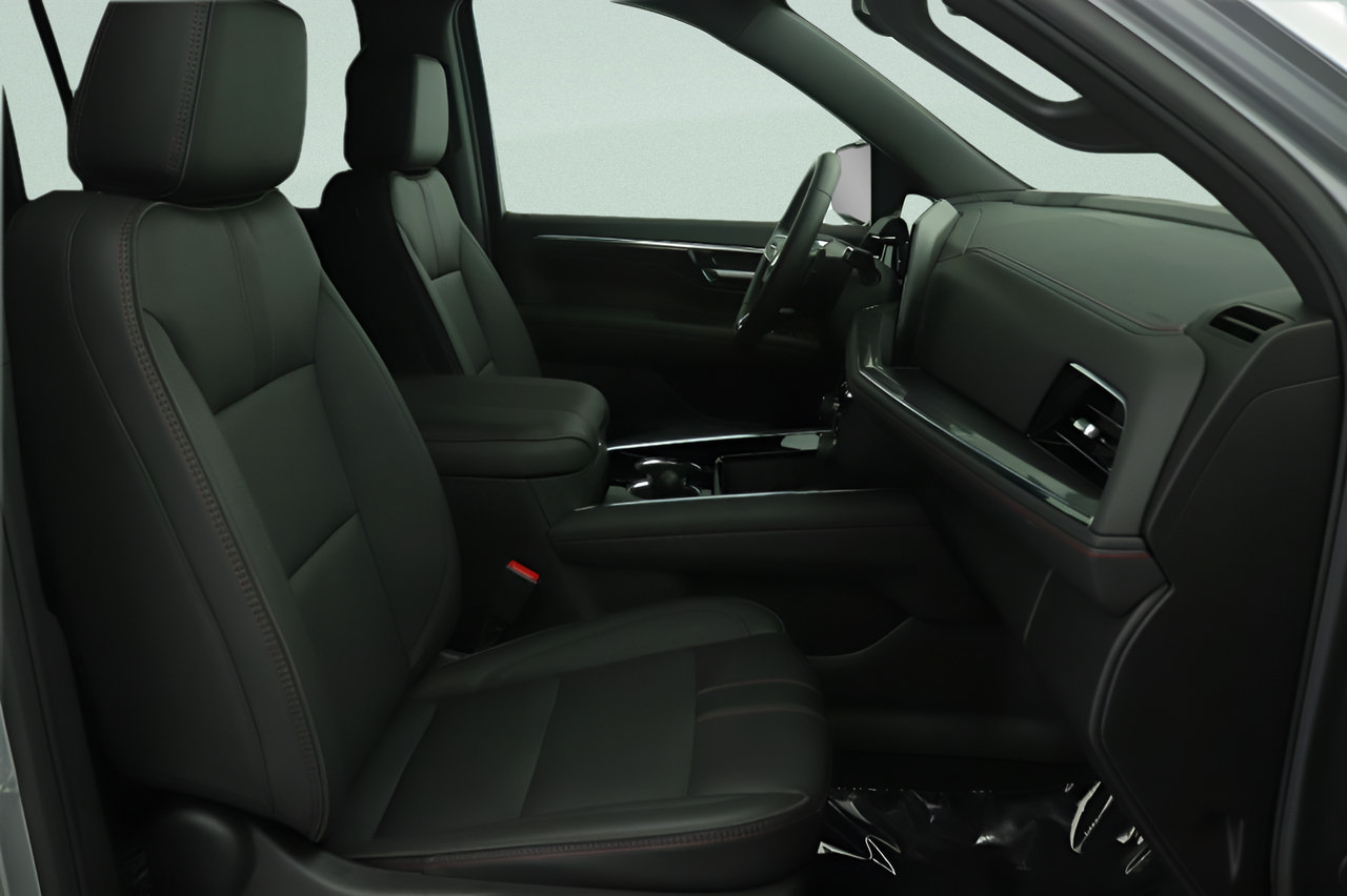 Used 2026 Chevrolet Suburban RST RWD image 30