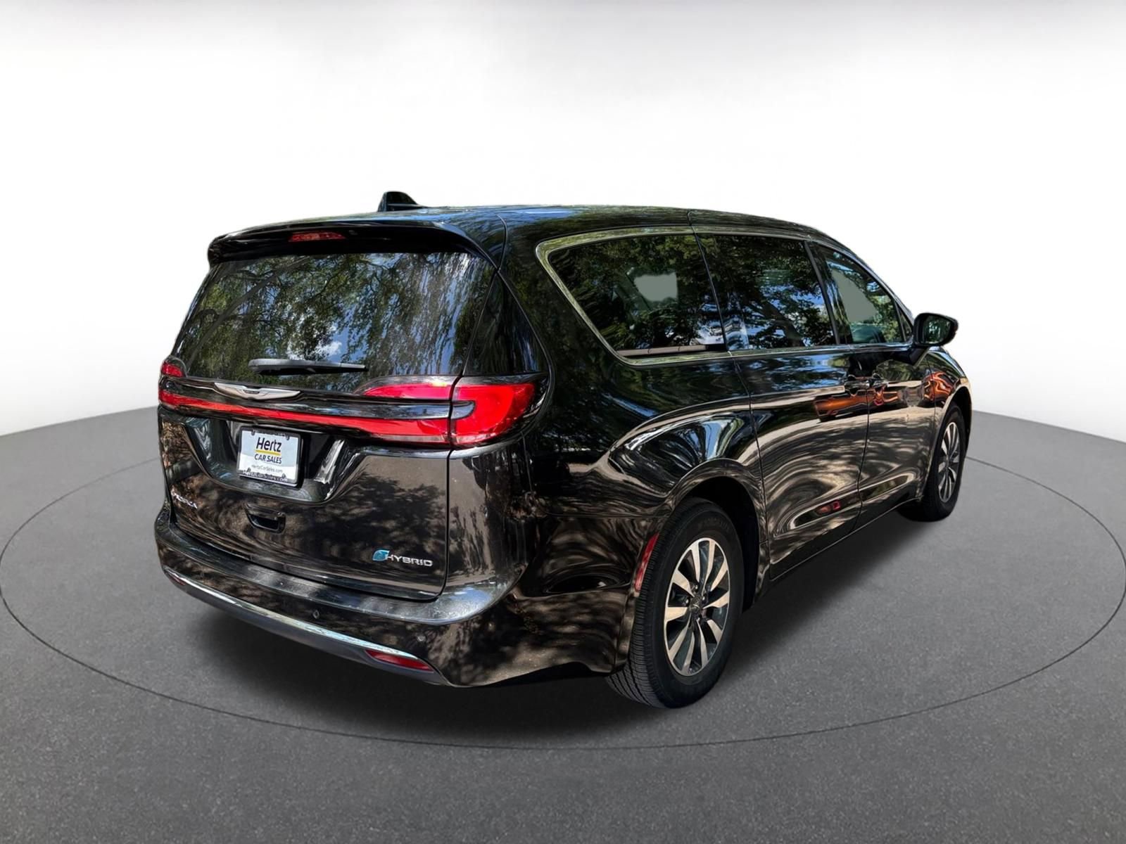 Used 2023 Chrysler Pacifica Touring-L FWD image 7