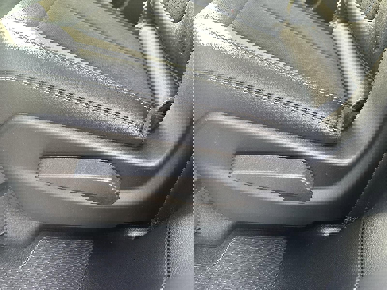 New 2025 Jeep Grand Cherokee L Altitude image 31