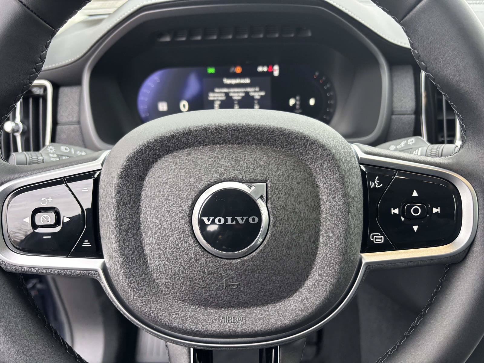Certified 2026 Volvo XC90 B6 Plus w/ Protection Package Premier AWD/4WD image 17