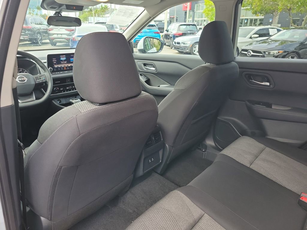 Certified 2025 Nissan Rogue SV image 16