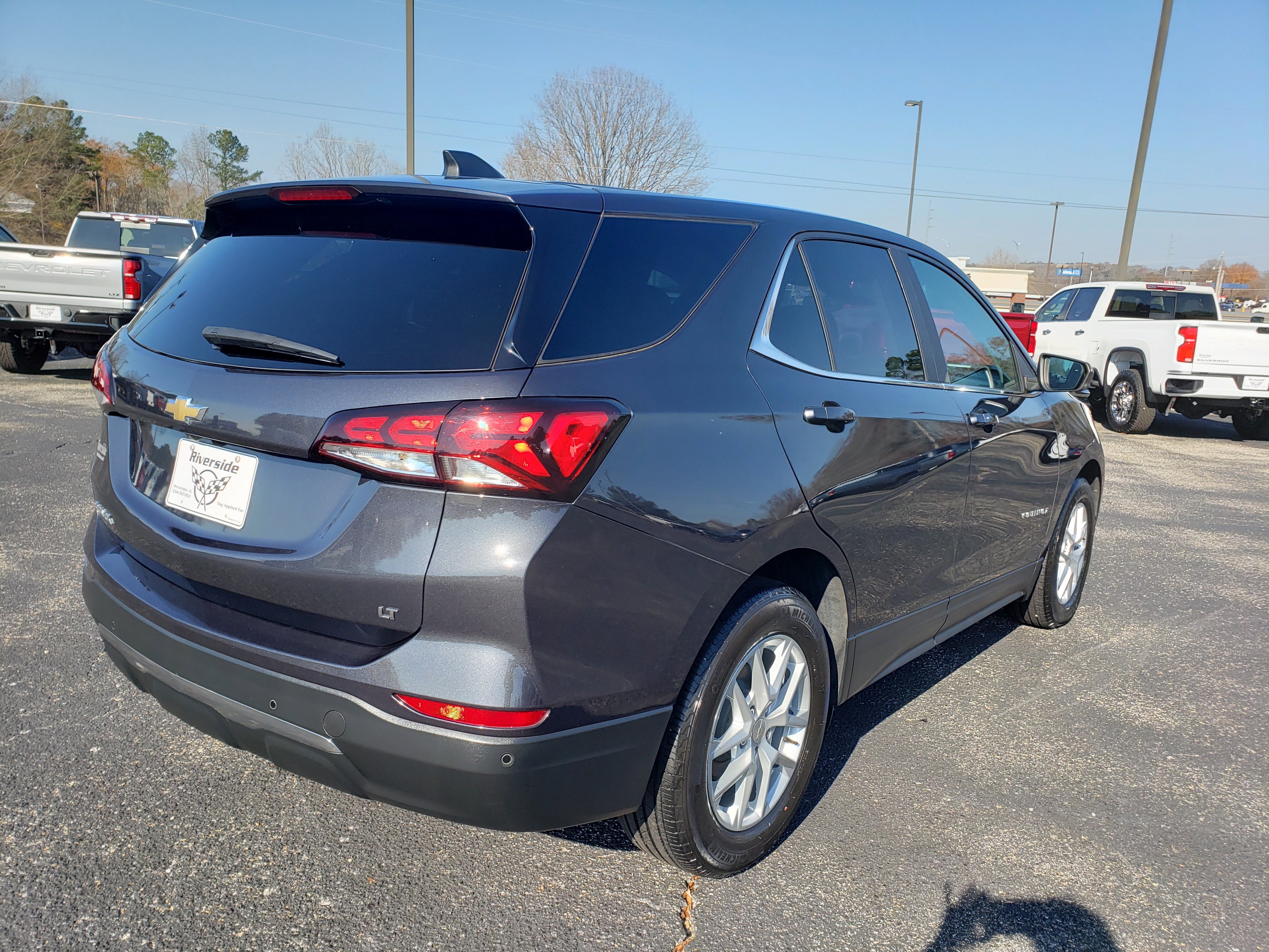 Used 2022 Chevrolet Equinox LT w/ Driver Convenience Package image 4