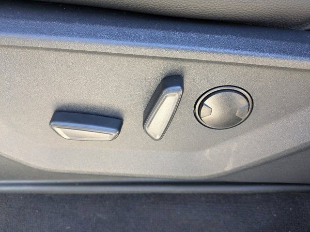 New 2026 Ford F250 Lariat w/ Black Appearance Package image 21