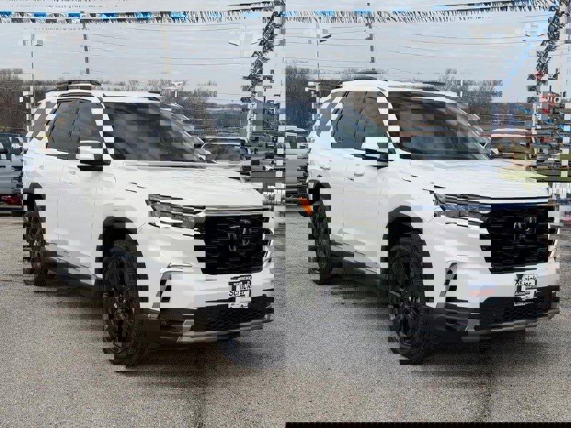 Used 2025 Honda Pilot Touring video 2