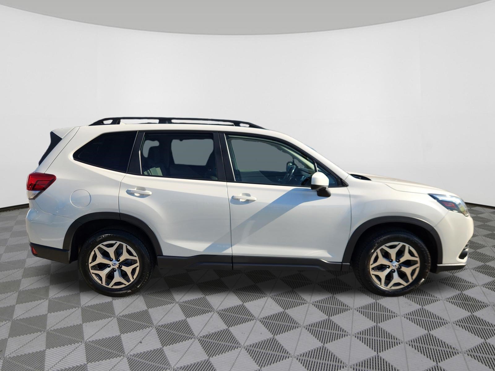 Used 2022 Subaru Forester Premium AWD/4WD image 6