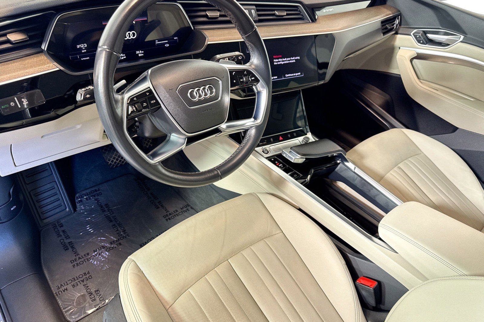 Used 2022 Audi e-tron Premium Plus w/ Premium Plus Package image 9