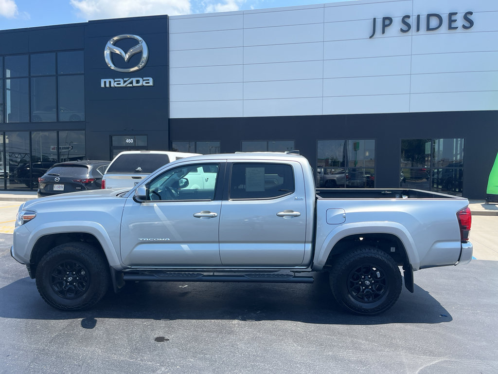 Used 2022 Toyota Tacoma SR5 AWD/4WD image 2