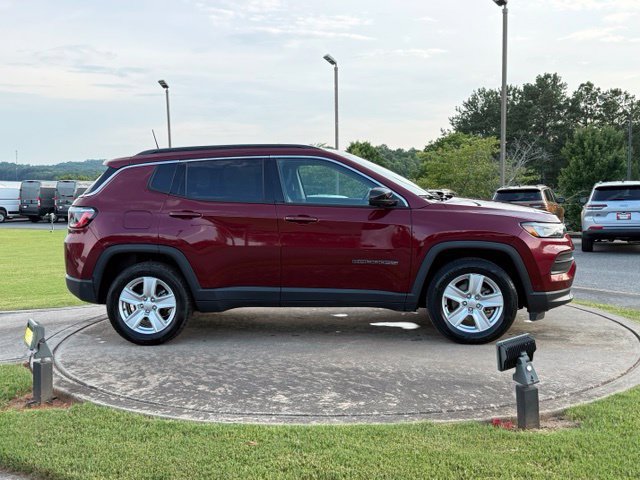 Used 2022 Jeep Compass Latitude w/ Convenience Group AWD/4WD image 5