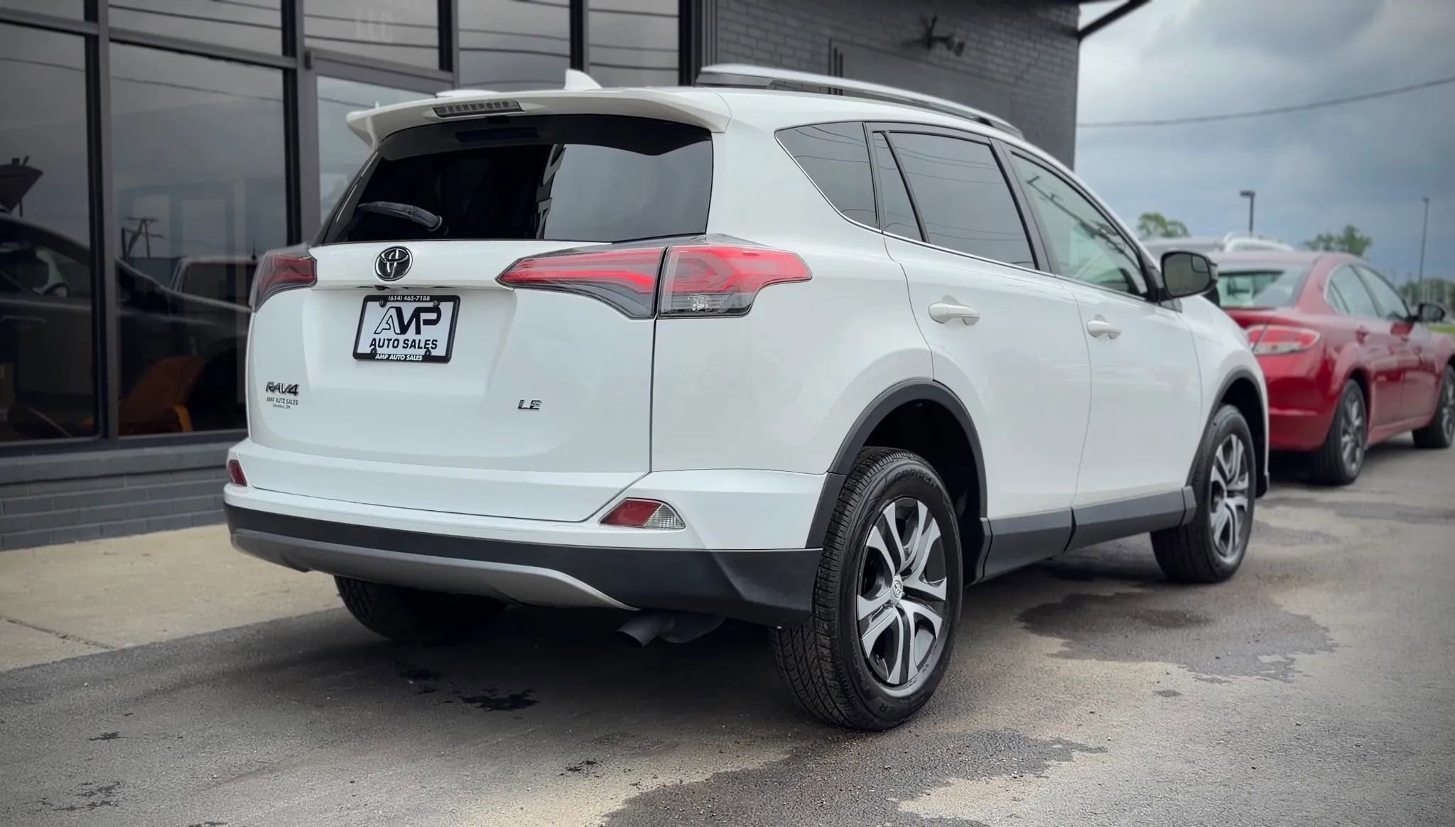 Used 2016 Toyota RAV4 LE FWD image 2