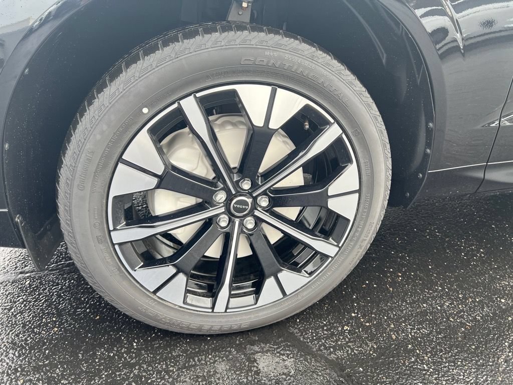 New 2026 Volvo XC60 B5 Plus w/ Protection Package Premier AWD/4WD image 9
