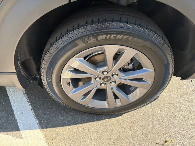 Used 2023 Ford Explorer XLT w/ Equipment Group 202A AWD/4WD image 31