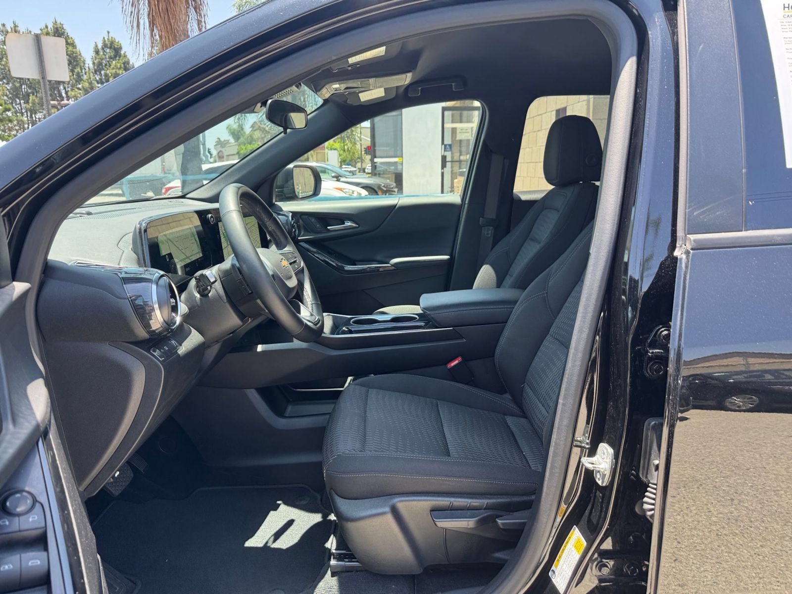 Used 2025 Chevrolet Equinox LT FWD image 28