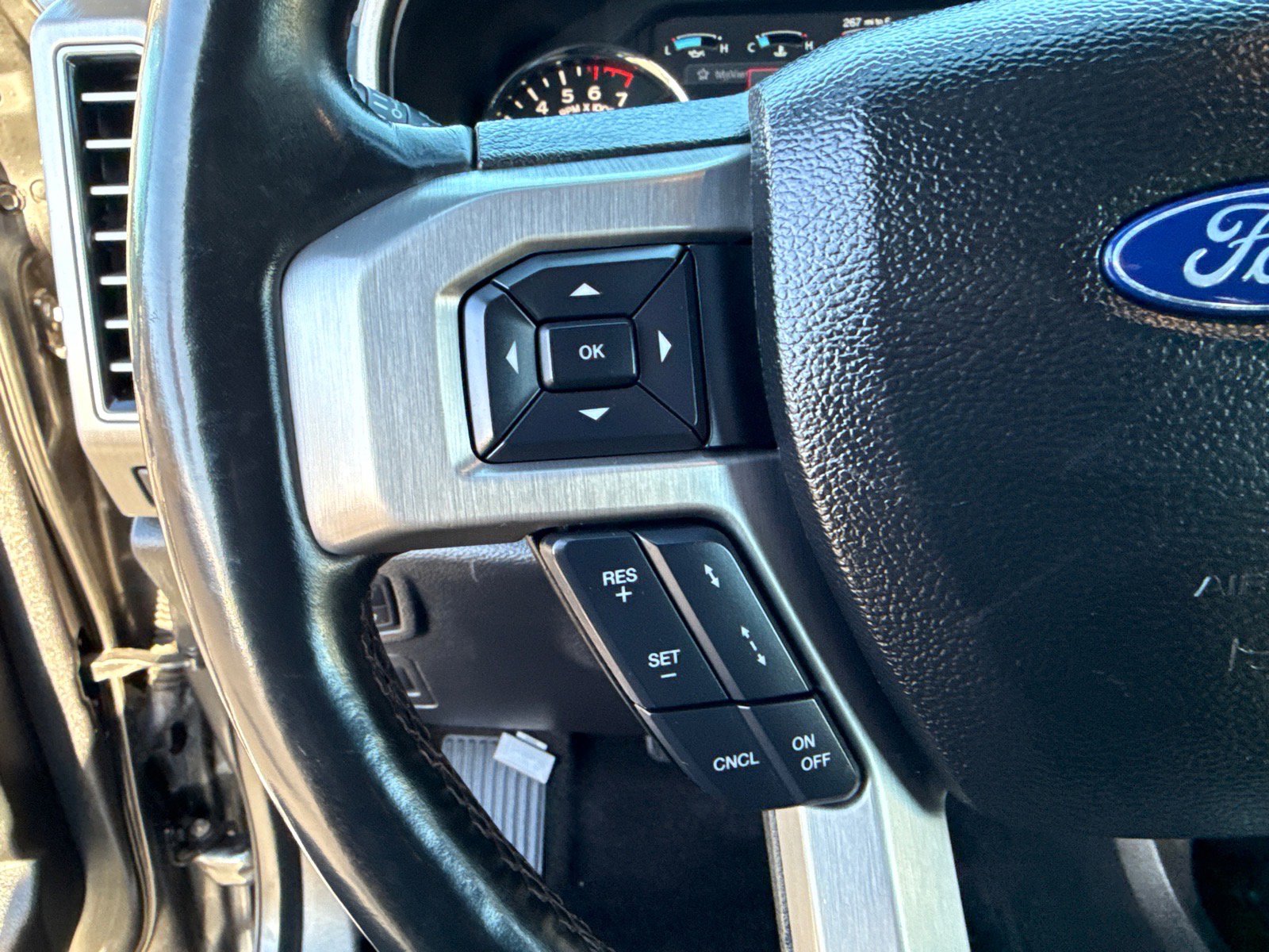 Used 2018 Ford F150 Platinum w/ Equipment Group 701A Luxury image 42