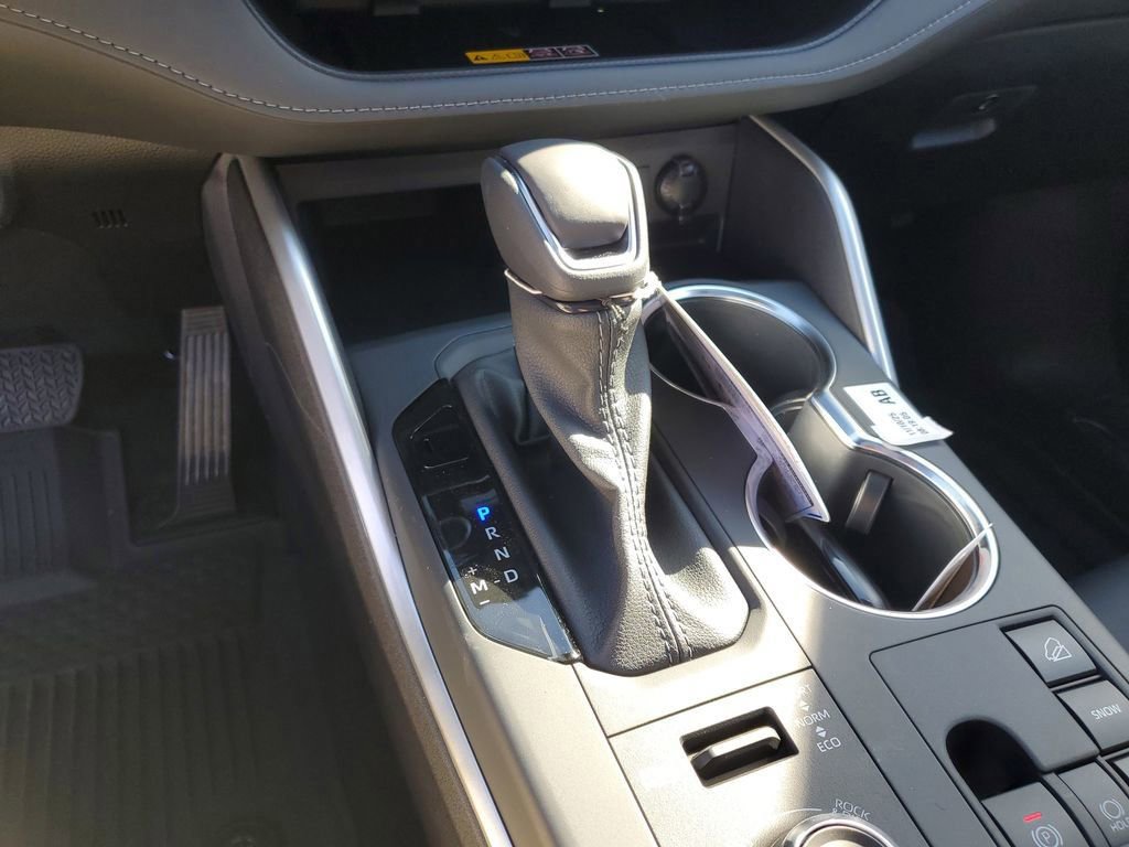 New 2026 Toyota Highlander XSE image 18