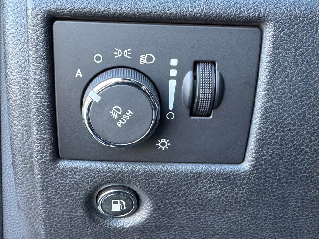 Used 2015 Jeep Grand Cherokee Overland image 12