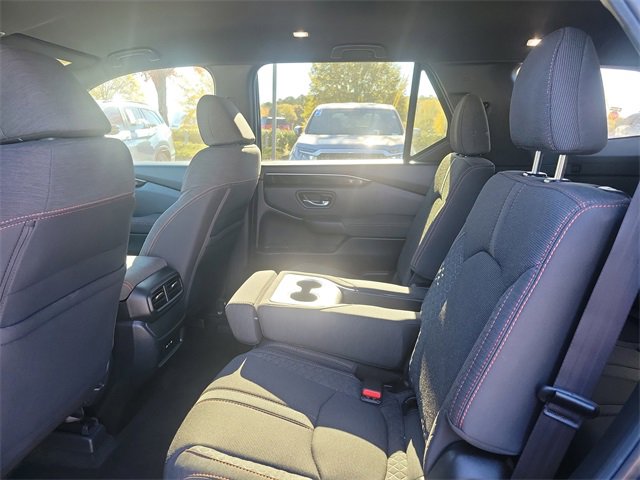 Used 2025 Honda Pilot Sport image 11