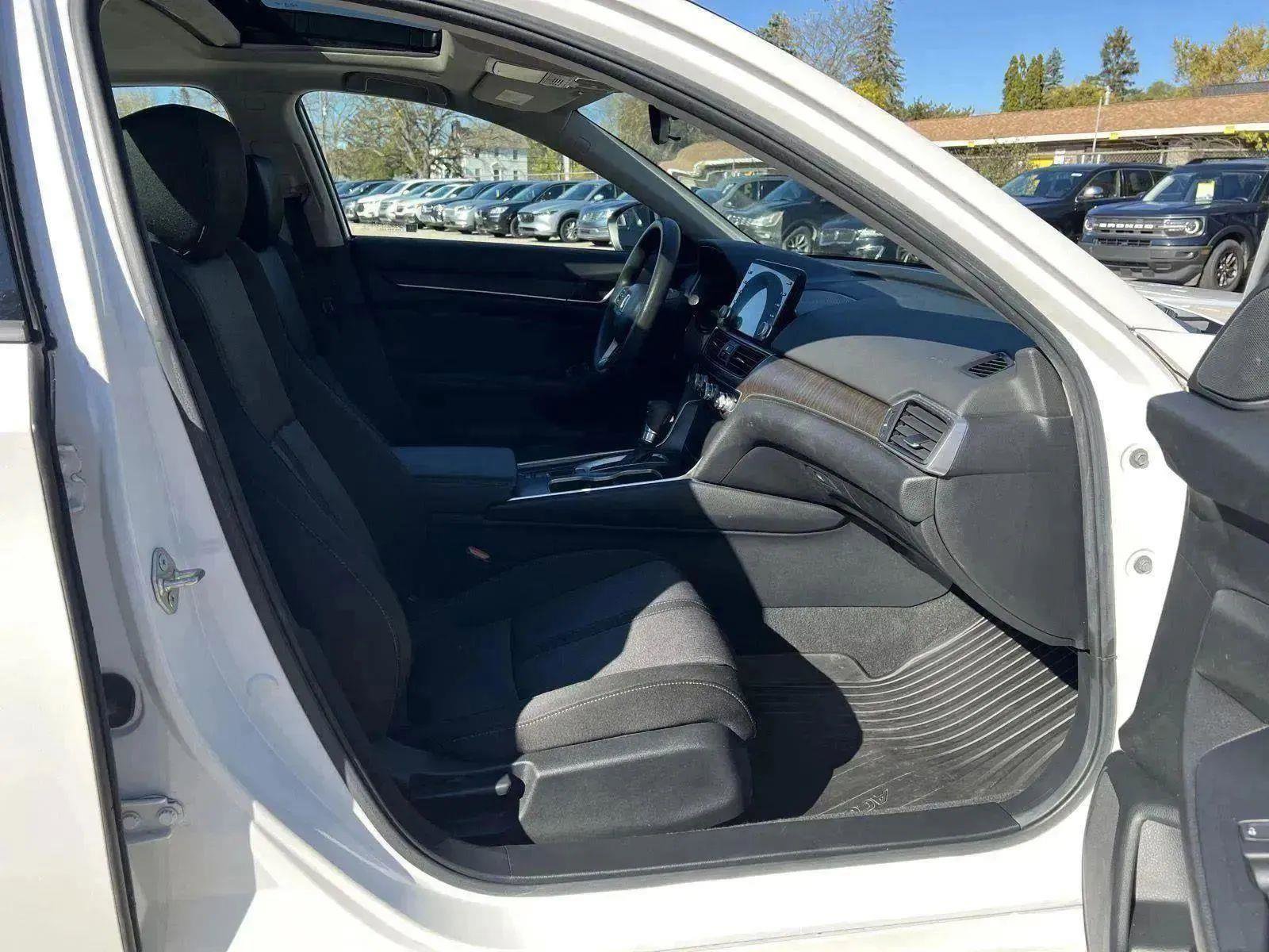 Used 2019 Honda Accord EX image 30