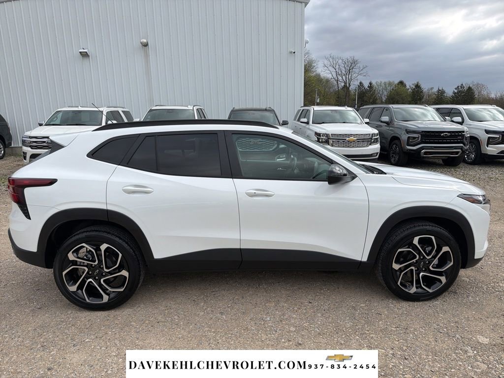 Used 2024 Chevrolet Trax RS w/ Sunroof Package FWD image 6