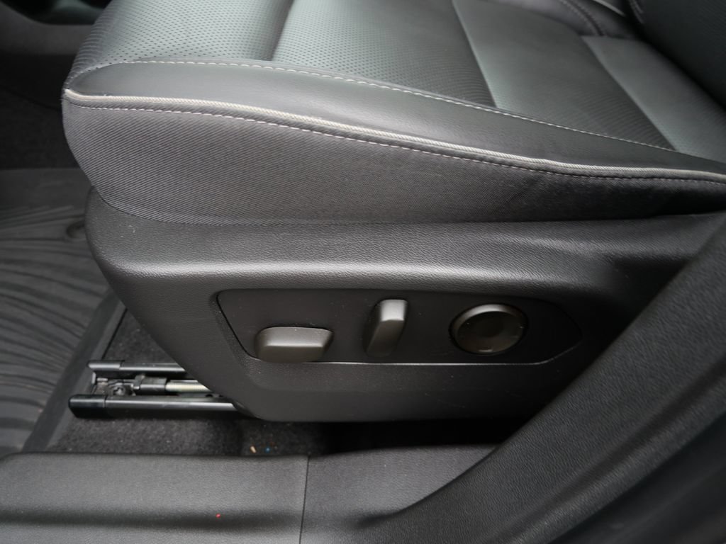 Used 2021 Buick Envision Essence w/ Technology Package I AWD/4WD image 12