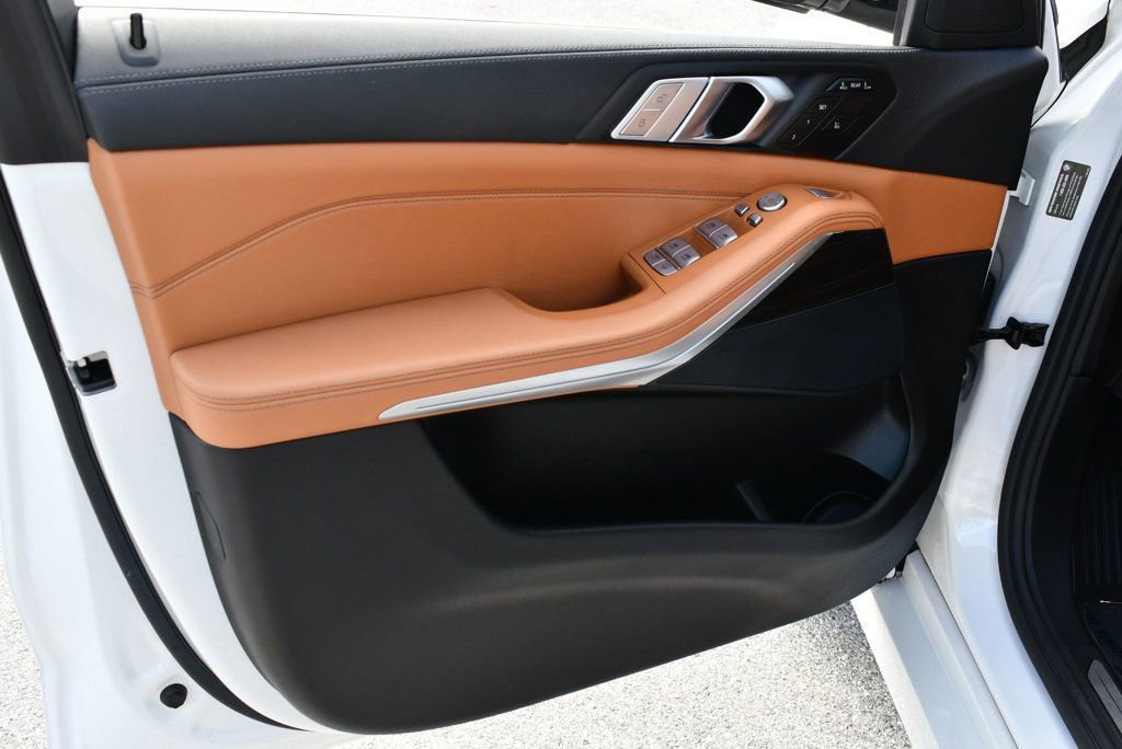 Used 2021 BMW X7 xDrive40i w/ Premium Package 2 image 11