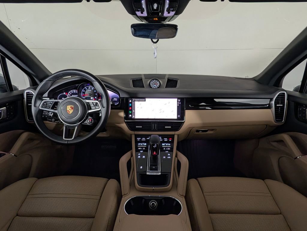 Certified 2023 Porsche Cayenne Platinum Edition image 20