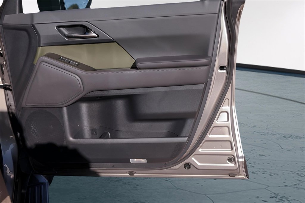 Used 2024 Lexus GX 550 image 32