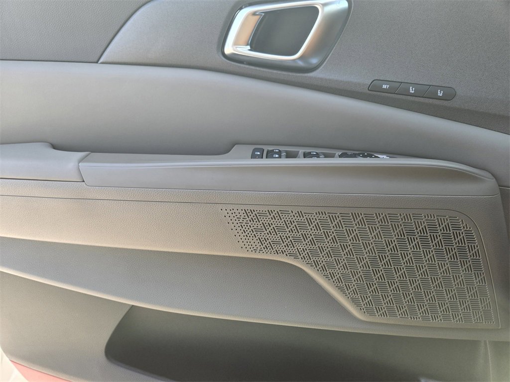 New 2026 Kia Carnival EX image 16