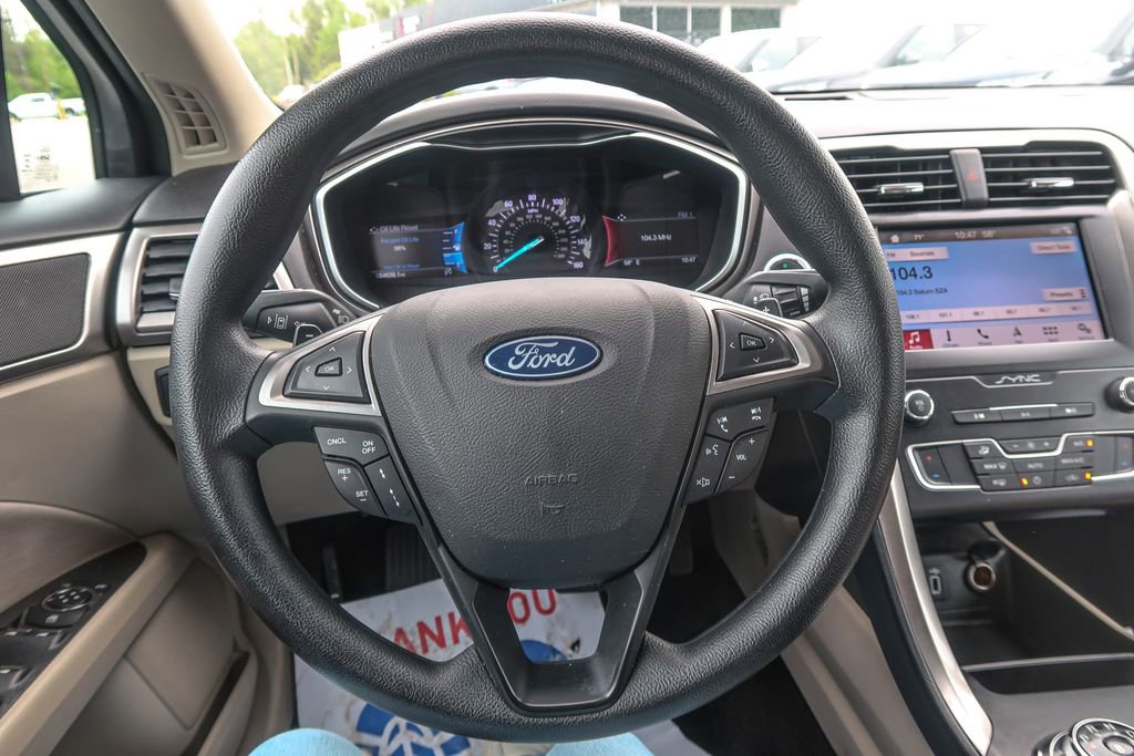 Used 2019 Ford Fusion SE FWD image 25