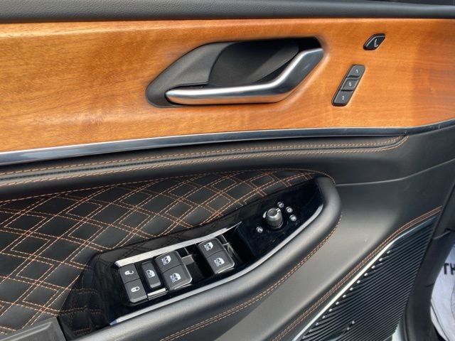 Used 2023 Jeep Grand Cherokee Summit image 20