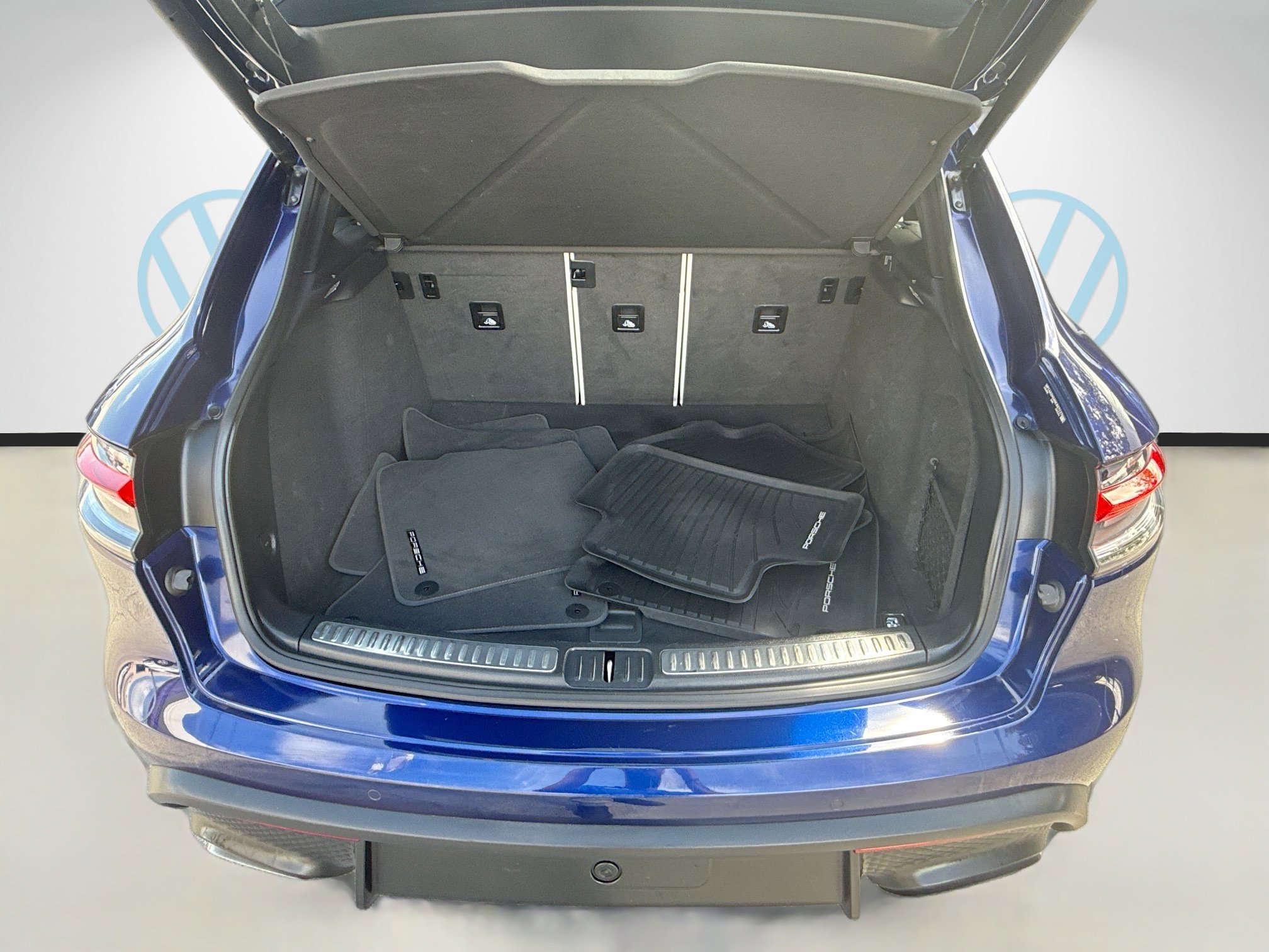 Used 2022 Porsche Macan w/ Premium Package Plus image 25