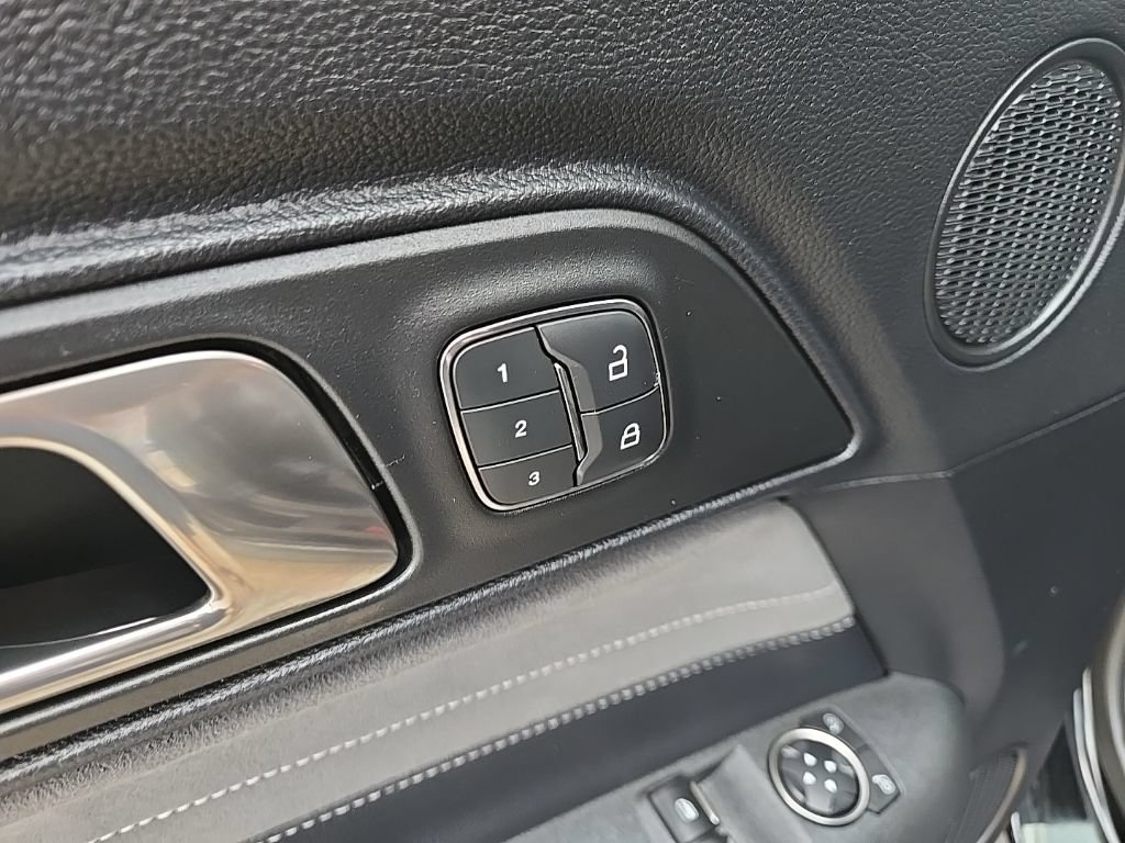 Used 2019 Ford Mustang Shelby GT350 w/ Technology Package RWD image 31
