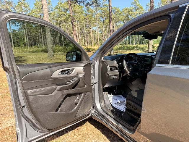 Used 2019 Chevrolet Traverse LT FWD image 12