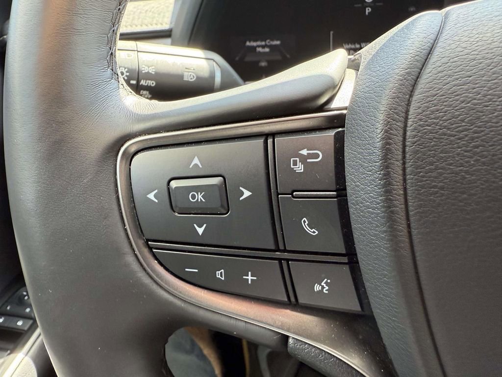 Used 2025 Lexus UX 300h AWD image 23