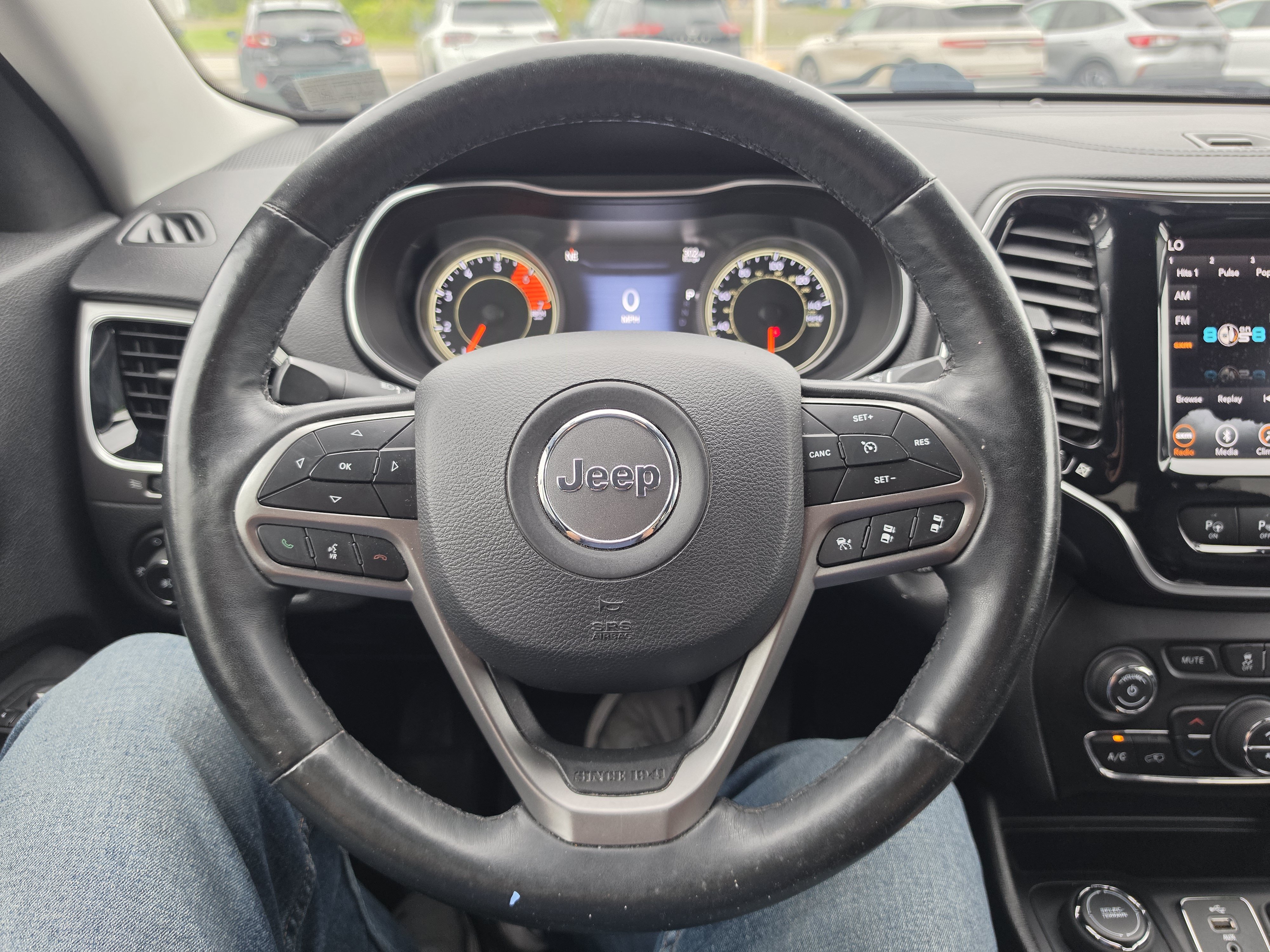 Used 2019 Jeep Cherokee Limited w/ Luxury Group AWD/4WD image 19