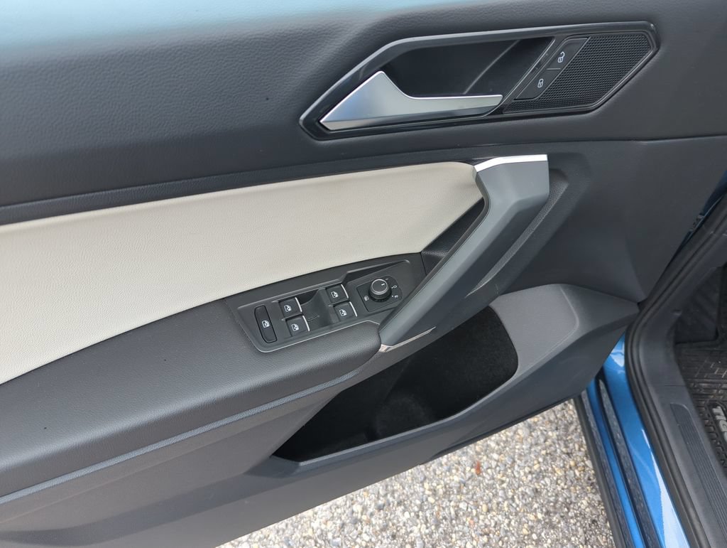 Used 2018 Volkswagen Tiguan SE w/ Panoramic Sunroof Package FWD image 19