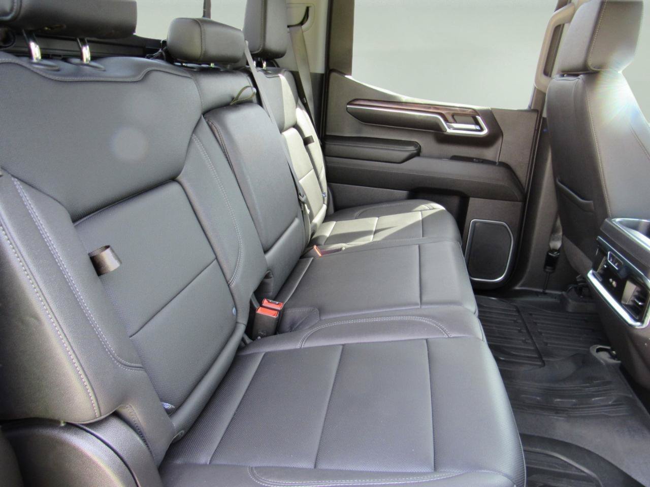 Used 2023 GMC Sierra 1500 SLT w/ SLT Premium Plus Package AWD/4WD image 39