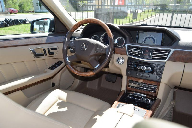 Used 2013 Mercedes-Benz E 350 4MATIC image 25