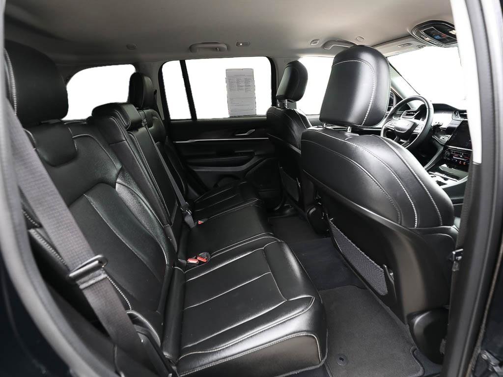 Used 2023 Jeep Grand Cherokee Limited w/ Black Appearance Package AWD/4WD image 23