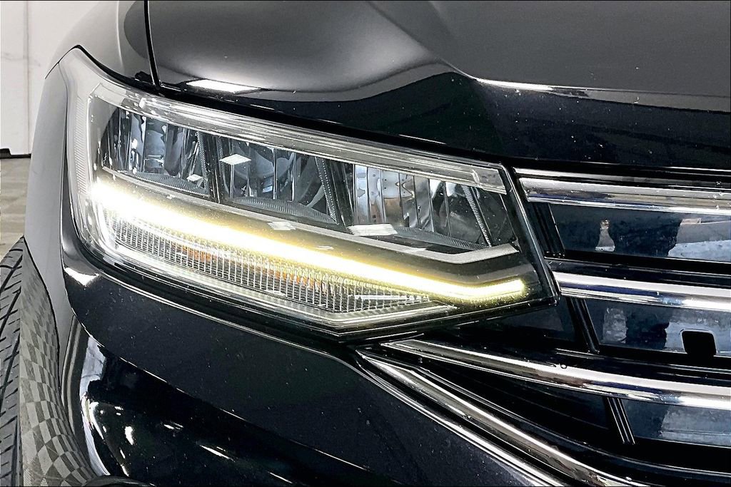 Used 2022 Volkswagen Tiguan SE image 28