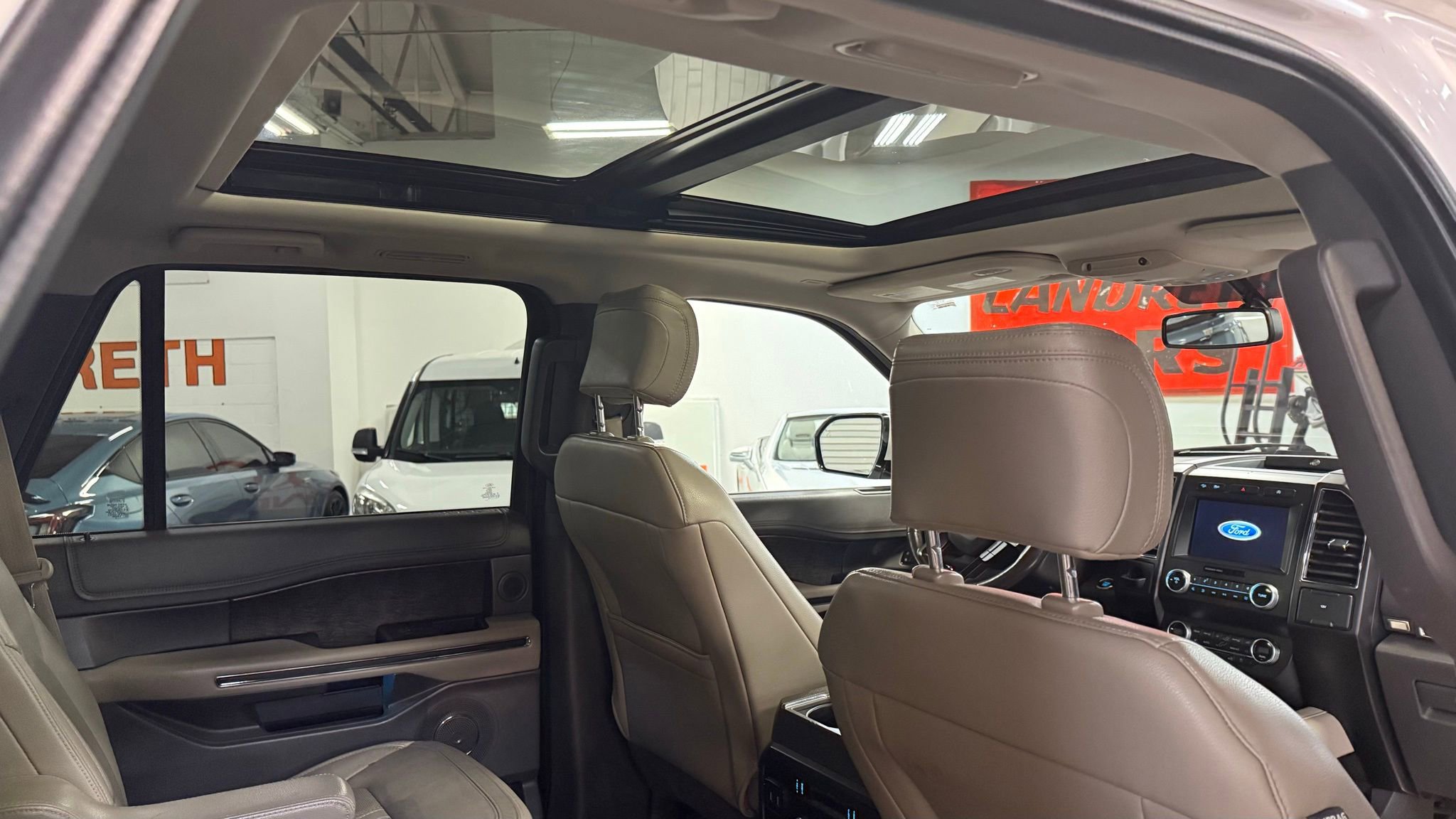 Used 2019 Ford Expedition Limited image 15