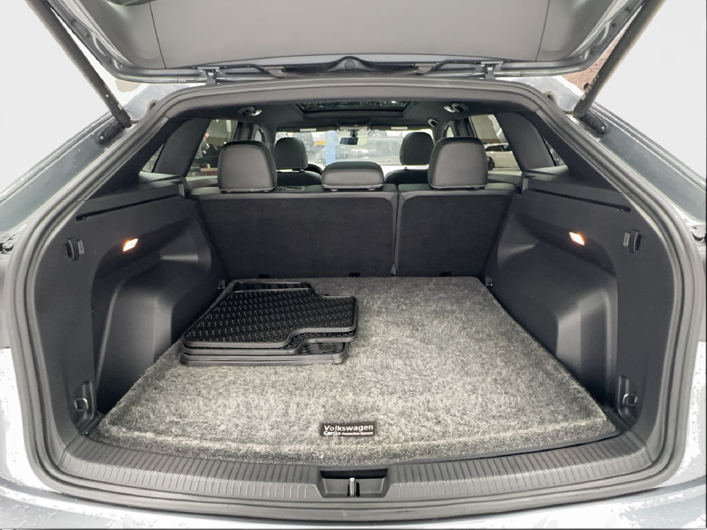 Used 2023 Volkswagen Atlas Cross Sport SE w/ Panoramic Sunroof Package FWD image 18
