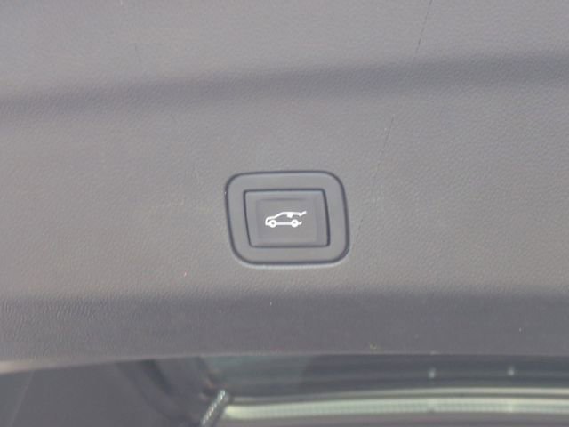 Used 2022 Chevrolet Tahoe Z71 w/ Luxury Package AWD/4WD image 15