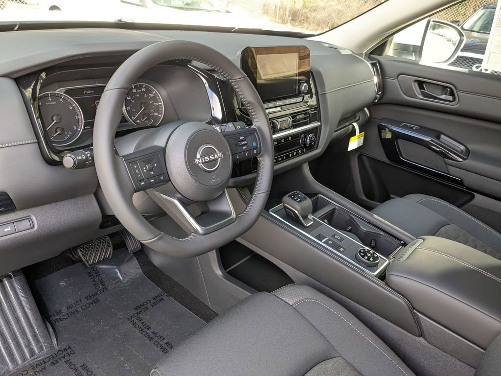 New 2025 Nissan Pathfinder SV w/ SV Premium Package AWD/4WD image 14