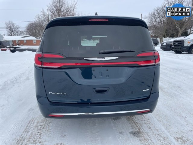 Used 2025 Chrysler Pacifica Select image 12