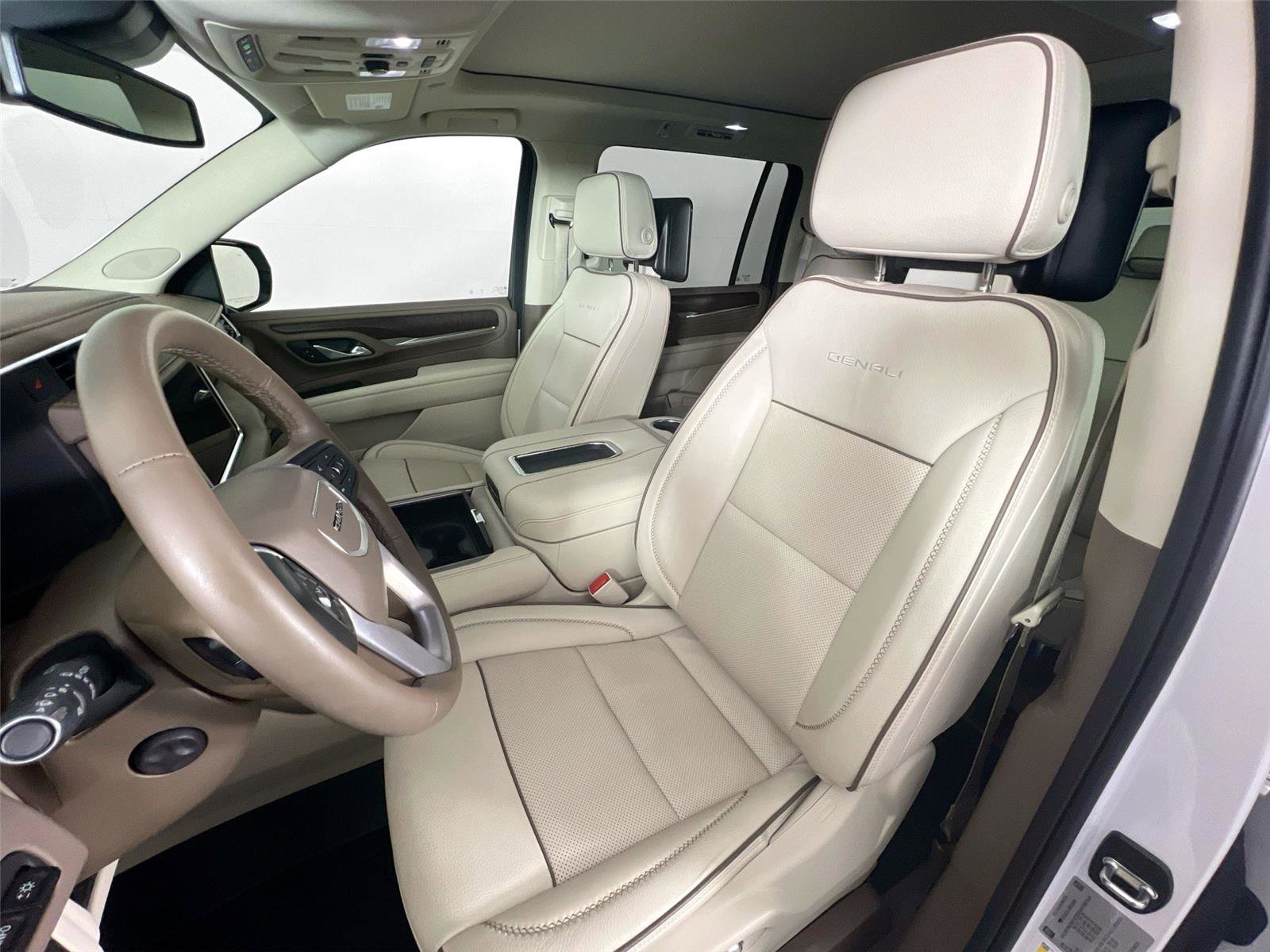 Used 2024 GMC Yukon XL Denali AWD/4WD image 22