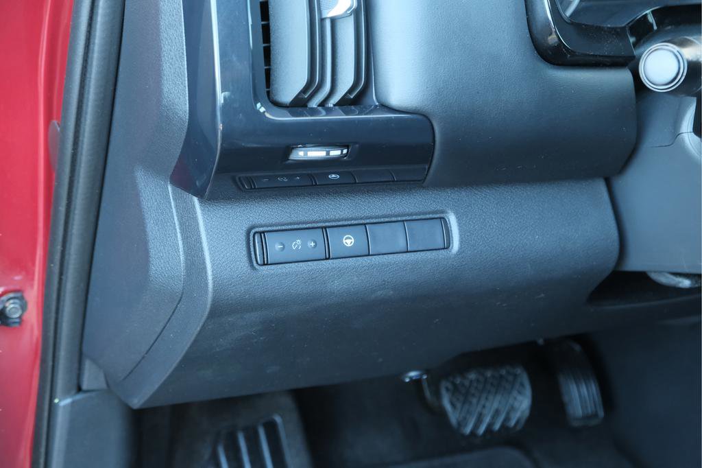 Used 2023 Nissan Pathfinder SV image 7