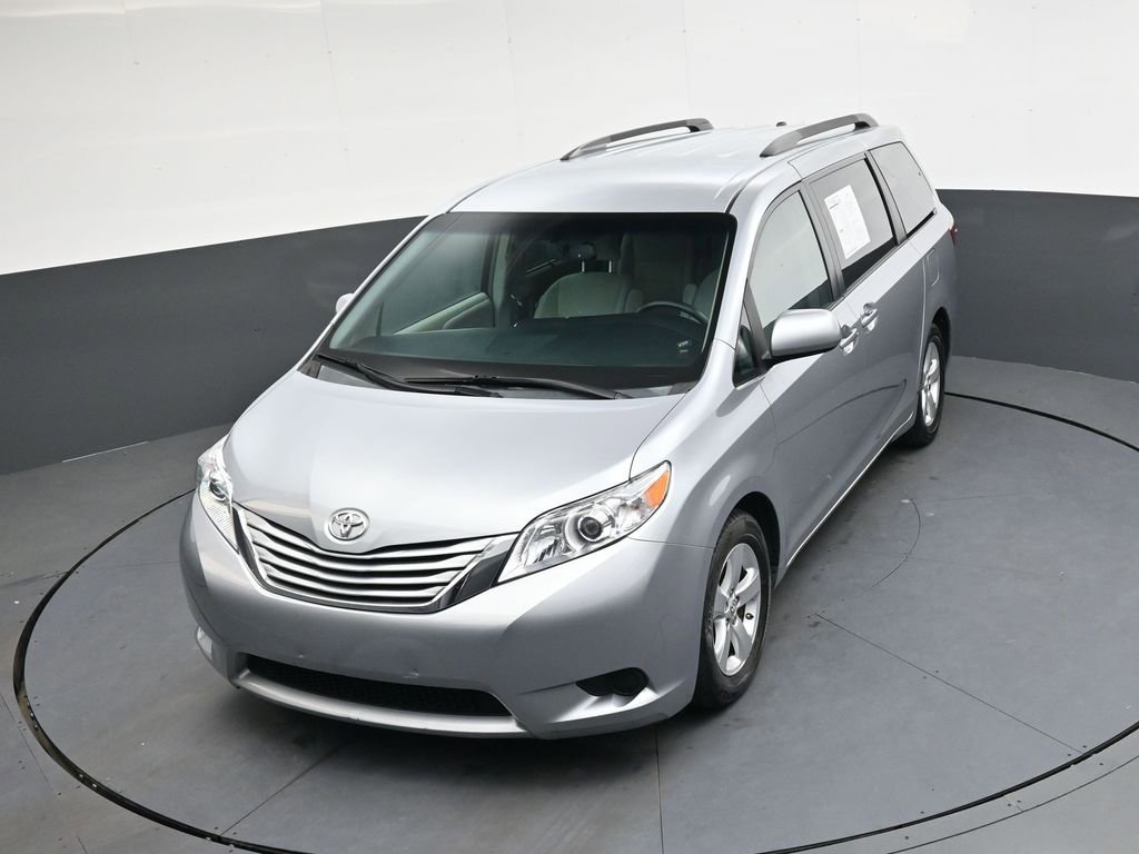 Used 2015 Toyota Sienna LE image 33