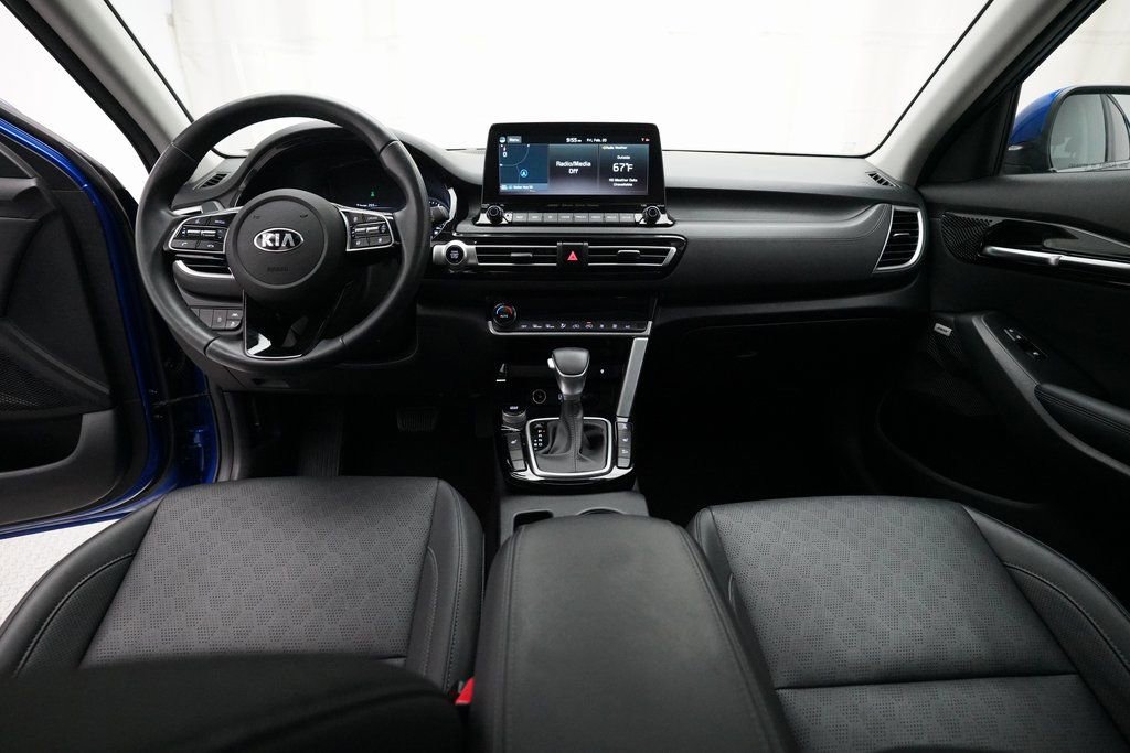 Used 2021 Kia Seltos SX w/ SX Sunroof Package image 5